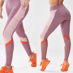 SOLD 🚫 FABLETICS Small Mid-Rise Mesh Powerhold